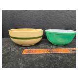 Pyrex and Watt pottery bowl