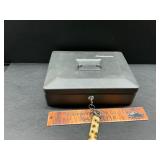 Cash box