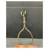 Ice tongs