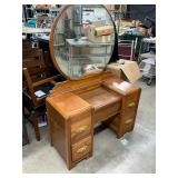 Vintage vanity dresser