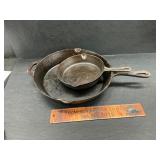2 cast iron pans