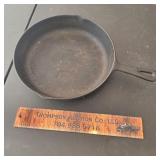 8C Cast Iron Pan