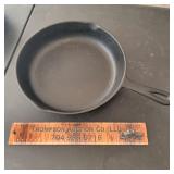 8J Cast Iron Pan