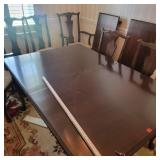 Table w 6 chairs & 2 leafs