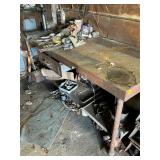 7ft by 31ï¿½ metal table and contents