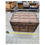 Flat top trunk