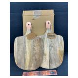 2 cutting boards