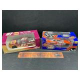 2 die cast cars