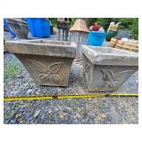 2 Concrete planters