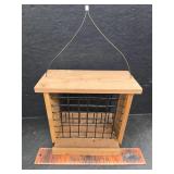 Bird feeder