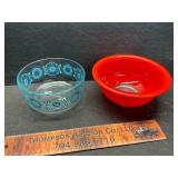 2 Pyrex bowls