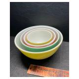 Pyrex mixing bowl set