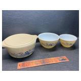 Pyrex bowls