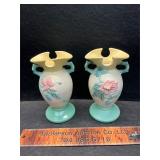 2 Hull vases
