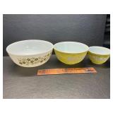 Pyrex bowls