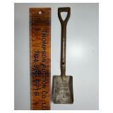 Antique shovel Op stokers thermometer