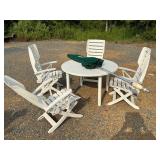 Table 4 chairs and umbrella