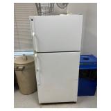 GE Refrigerator with top freezer - Working