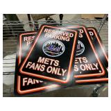 4 Mets fans plastic signs
