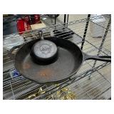 2 lodge cast iron pans
