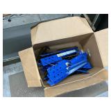 Box of roof jacks