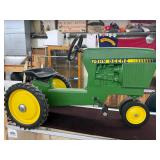 Vintage Ertl John Deere 520 pedal tractor