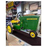 Vintage Ertl John Deere 20 D-66 pedal tractor