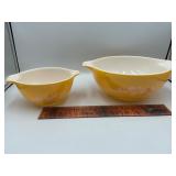 Vintage Pyrex bowls