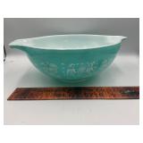 Vintage Pyrex bowl