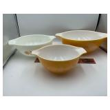 Vintage Pyrex bowl set