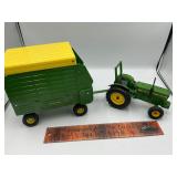 John Deere tractor and emplacement