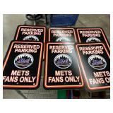 6 plastic Mets signs