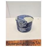 Stacked round porcelain