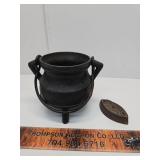 3 legged cast iron pot and iron