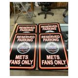 4 plastic Mets signs