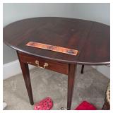 Drop leaf table