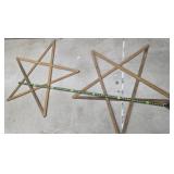 2 wood stars
