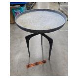 Cast aluminum tripod table