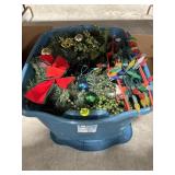 Tote w/Lid of Christmas Wreaths & Lights