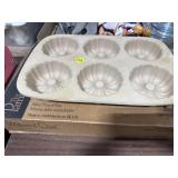 Pampered Chef Mini Fluted Pan