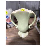 Red Wing 1054 Vase - has a crack