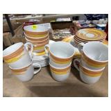 Set of 6 Dishes except 4 Bowls (1 Chipped)