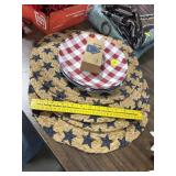 Norwex Scrubber,4 Plastic Plateds,4 Placemats