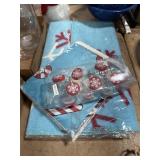2 Snowflake Rugs, Shower Curtain & Hooks NEW
