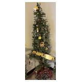 6ft Tree w/ Hawkeye Decor
