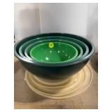 Set of 4 Bowls w/Lids