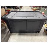 Lg Lidded Tote w/ Wheels on 1 end