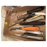 Knives & Measuring Cups