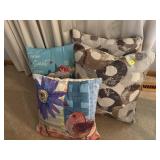 4 Throw Pillows