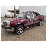 2005 Avalanche only 27,500mi Customized & Loaded